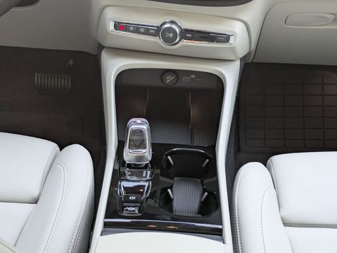 New 2026 Volvo XC40 B4 Plus w/ Climate Package image 20