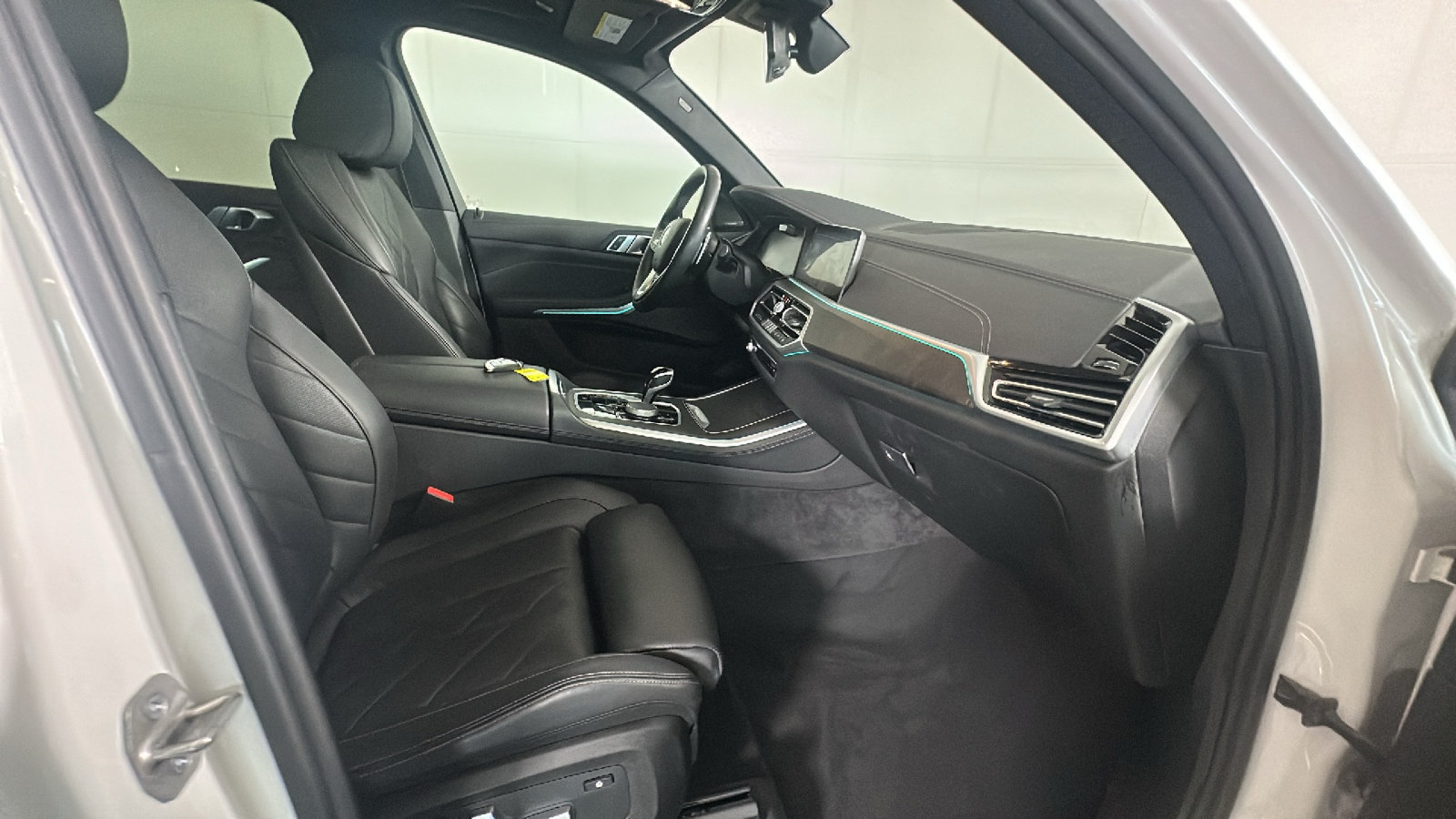 Used 2023 BMW X5 xDrive40i AWD/4WD image 34