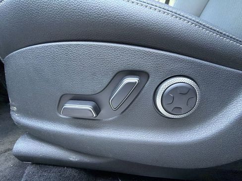 Used 2026 Genesis GV70 2.5T Select image 14