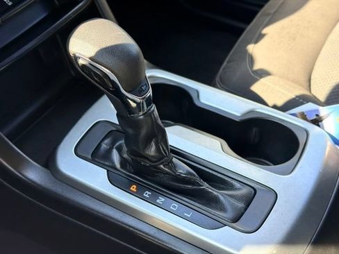 Used 2022 Chevrolet Colorado LT w/ LT Convenience Package AWD/4WD image 16