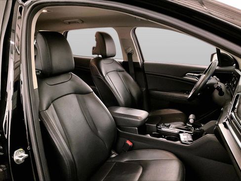 Used 2023 Kia Sportage EX image 7