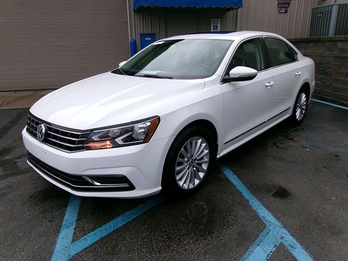Used 2016 Volkswagen Passat 1.8T SE image 1