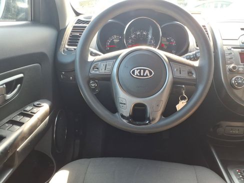 Used 2011 Kia Soul + w/ Audio Pkg FWD image 5