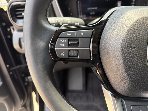 Used 2025 Honda Pilot Elite image 19