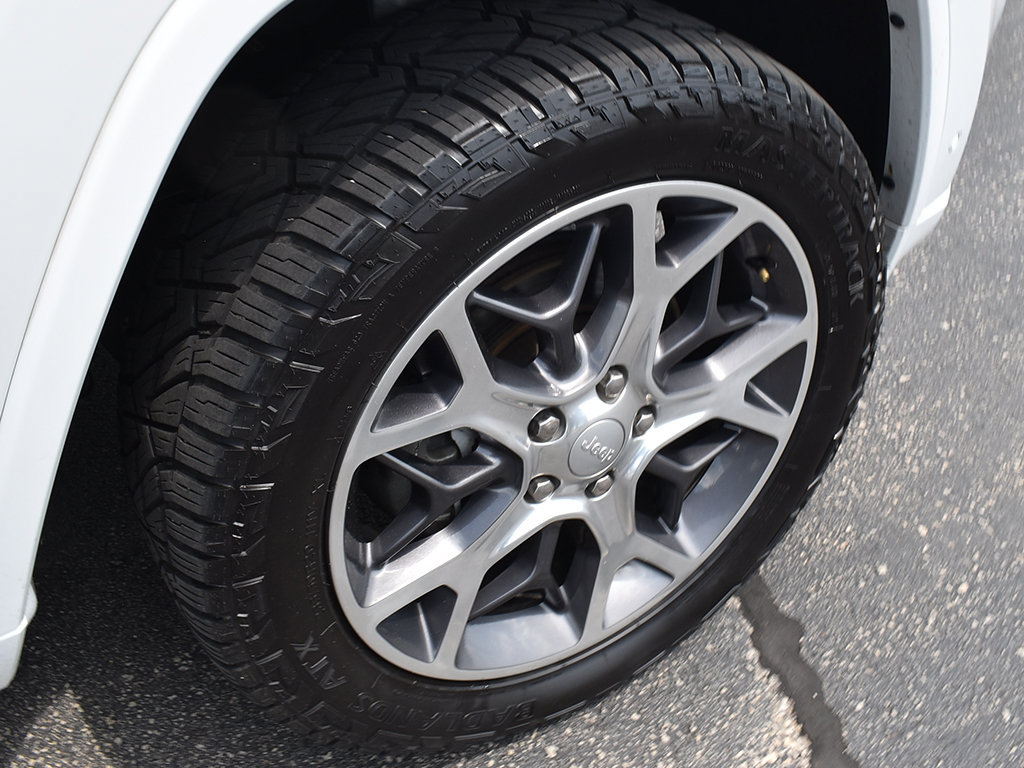Used 2020 Jeep Grand Cherokee Overland AWD/4WD image 11