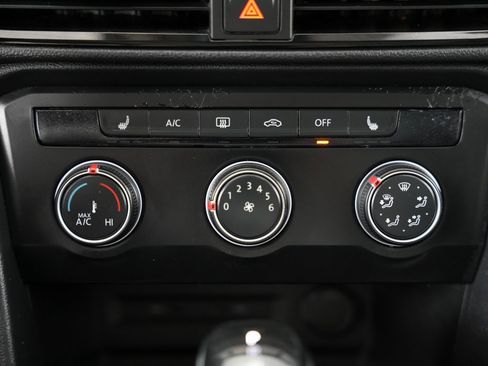 Used 2022 Volkswagen Taos SE image 24