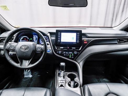 Used 2022 Toyota Camry SE image 13