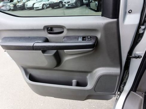 Used 2016 Nissan NV 3500 SL image 32