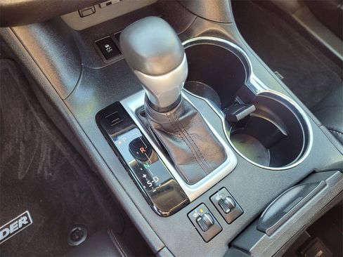 Used 2019 Toyota Highlander XLE image 17
