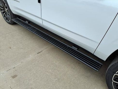 New 2026 Chevrolet Suburban High Country image 14