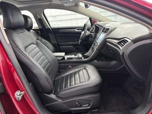 Used 2017 Ford Fusion SE w/ Fusion SE Technology Package FWD image 31