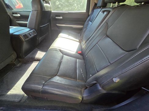 Used 2014 Toyota Tundra Limited w/ Limited Premium Package image 9