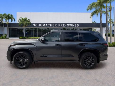 Used 2024 Toyota Sequoia Platinum AWD/4WD image 4