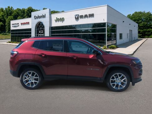 Used 2022 Jeep Compass Latitude AWD/4WD image 7