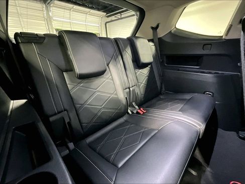Used 2025 Volkswagen Atlas SE image 37