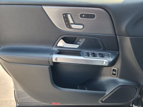 Used 2023 Mercedes-Benz GLB 250 4MATIC image 14