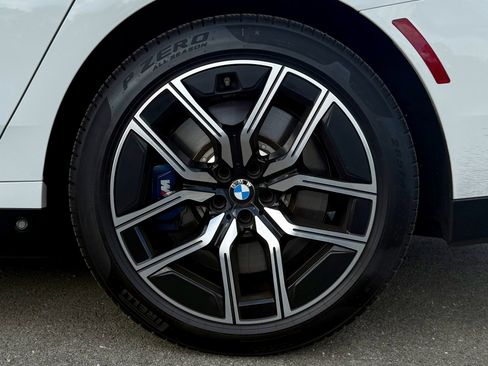 Used 2025 BMW 760i xDrive w/ Executive Package image 61