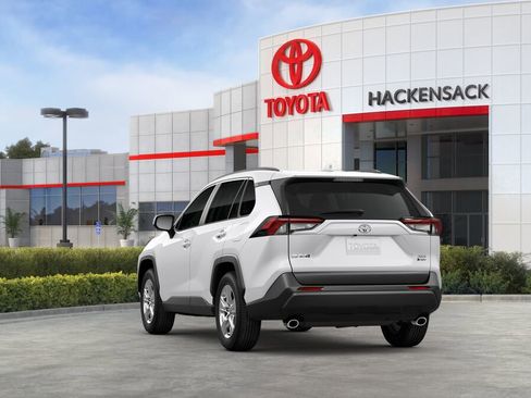 Used 2025 Toyota RAV4 XLE image 7