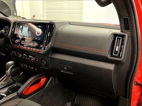 Used 2025 Nissan Frontier PRO-4X w/ Pro Convenience Package image 18