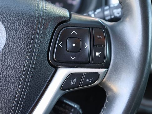 Used 2019 Toyota Highlander XLE image 37