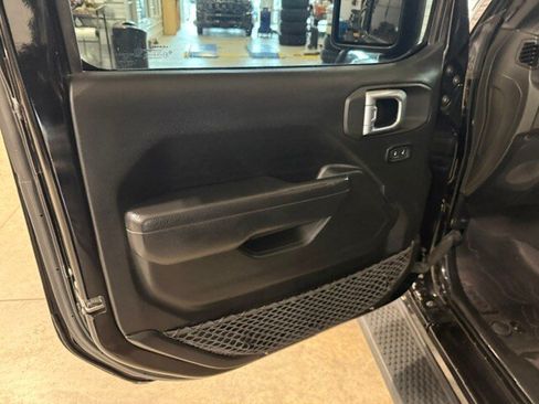 Used 2022 Jeep Wrangler Unlimited Sport w/ Cold Weather Group AWD/4WD image 43