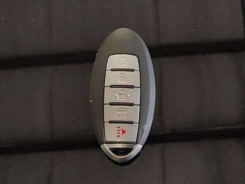 Used 2017 Nissan Rogue SV image 32