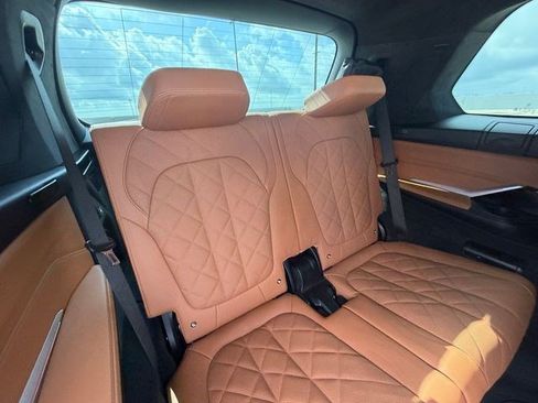 Used 2023 BMW X7 xDrive40i w/ M Sport Package AWD/4WD image 17