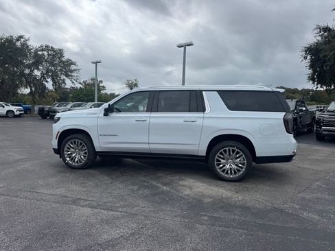 New 2026 Chevrolet Suburban High Country image 5