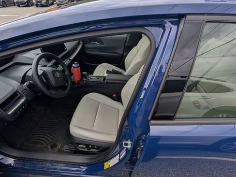 Used 2024 Toyota Prius XLE AWD/4WD image 6