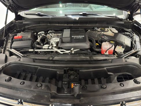 Used 2024 Chevrolet Suburban Premier image 38