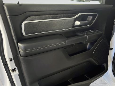 Used 2022 RAM 1500 Big Horn w/ Night Edition AWD/4WD image 9