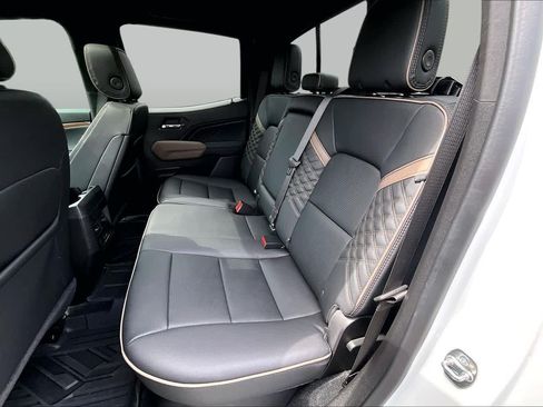 Used 2025 GMC Canyon Denali AWD/4WD image 21