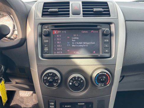 Used 2013 Toyota Corolla S image 11