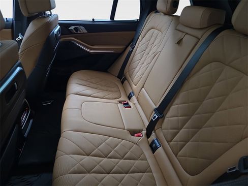 Used 2024 BMW X5 M60i image 17