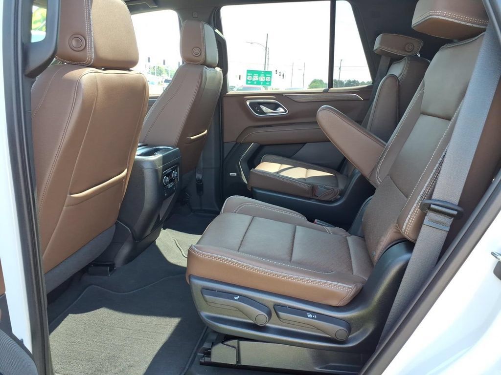 Used 2023 Chevrolet Tahoe High Country AWD/4WD image 18