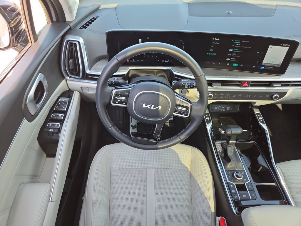 Used 2025 Kia Sorento SX AWD/4WD image 4