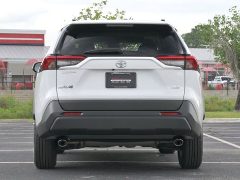 Used 2025 Toyota RAV4 XLE w/ Convenience Package FWD image 31