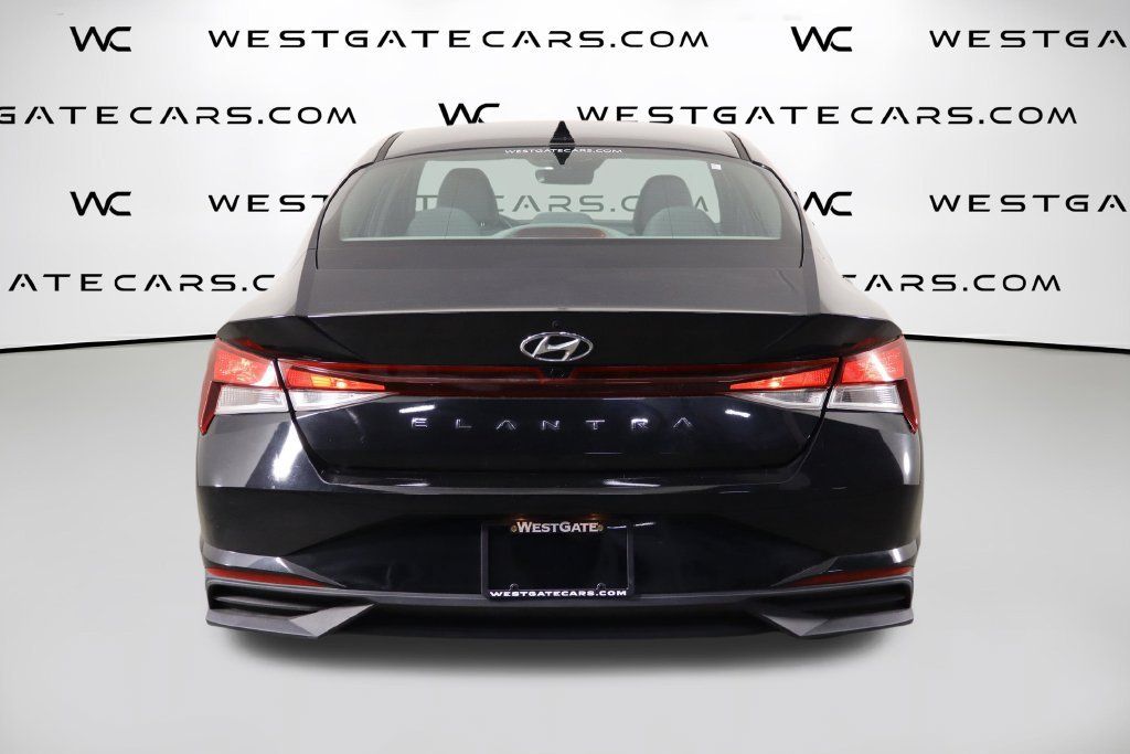 Used 2023 Hyundai Elantra SEL w/ Cargo Package FWD image 4
