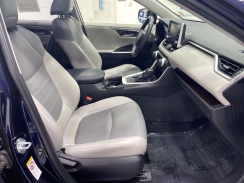 Used 2019 Toyota RAV4 Limited w/ Cold Weather Package AWD/4WD image 25