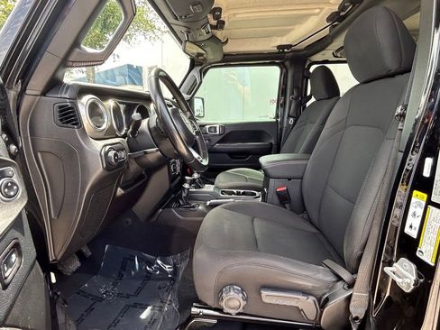 Used 2019 Jeep Wrangler Unlimited Sahara AWD/4WD image 9