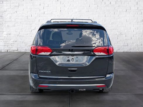 Used 2017 Chrysler Pacifica Touring-L w/ Tire & Wheel Group image 3