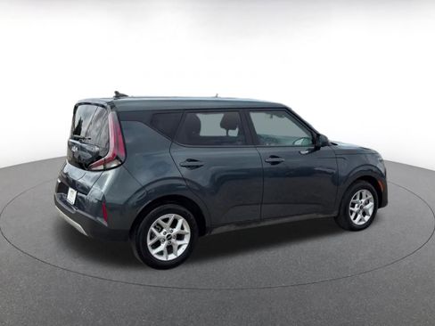Used 2025 Kia Soul LX w/ LX Technology Package FWD image 11
