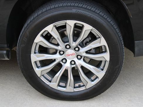 Used 2021 GMC Yukon XL Denali w/ Denali Premium Package image 33