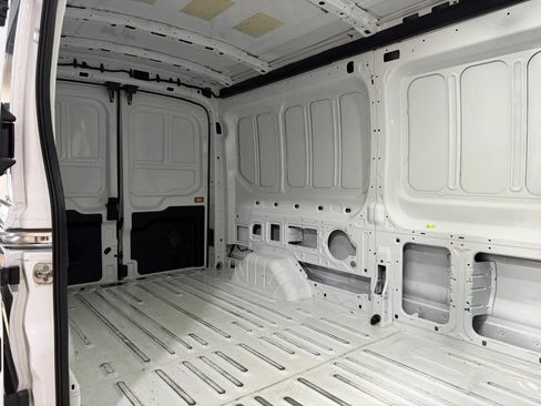 Used 2025 Ford Transit 250 148 Medium Roof RWD image 23