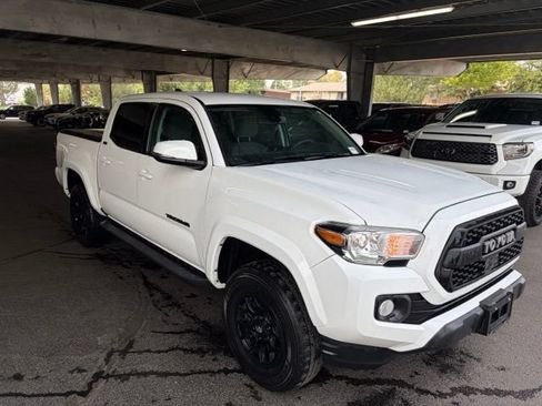 Used 2022 Toyota Tacoma SR5 AWD/4WD image 9