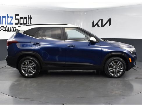 Used 2021 Kia Seltos S AWD/4WD image 6