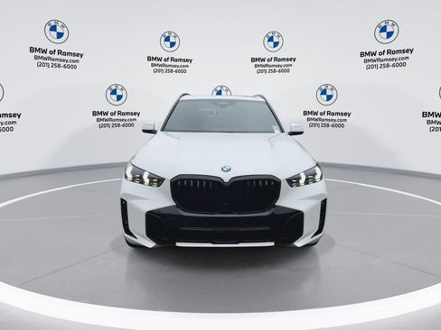 Used 2024 BMW X5 xDrive40i w/ M Sport Package AWD/4WD image 3