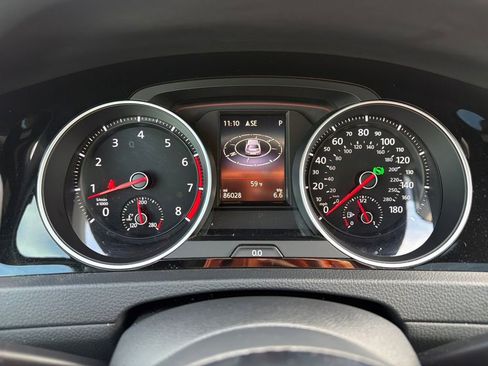 Used 2019 Volkswagen Golf 4-Door image 29