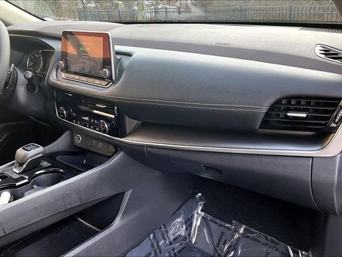 Used 2021 Nissan Rogue SV image 24