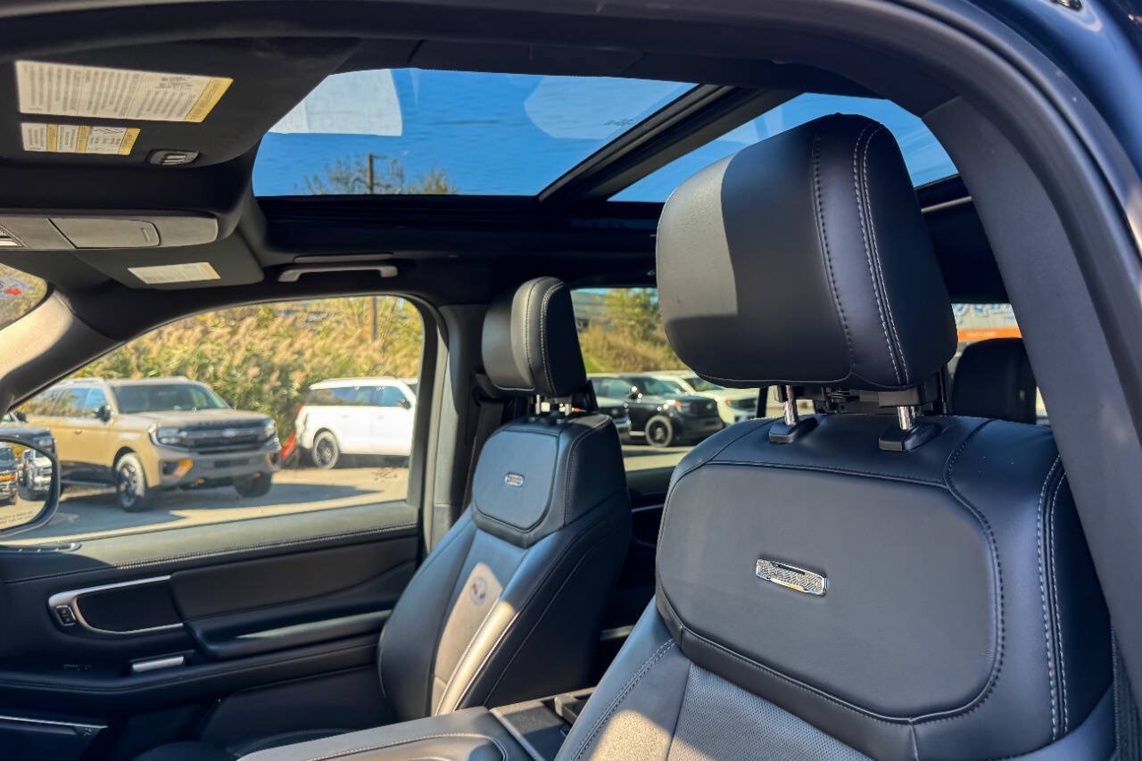 Used 2025 Ford Expedition Max Platinum w/ Stealth Performance Package AWD/4WD image 27